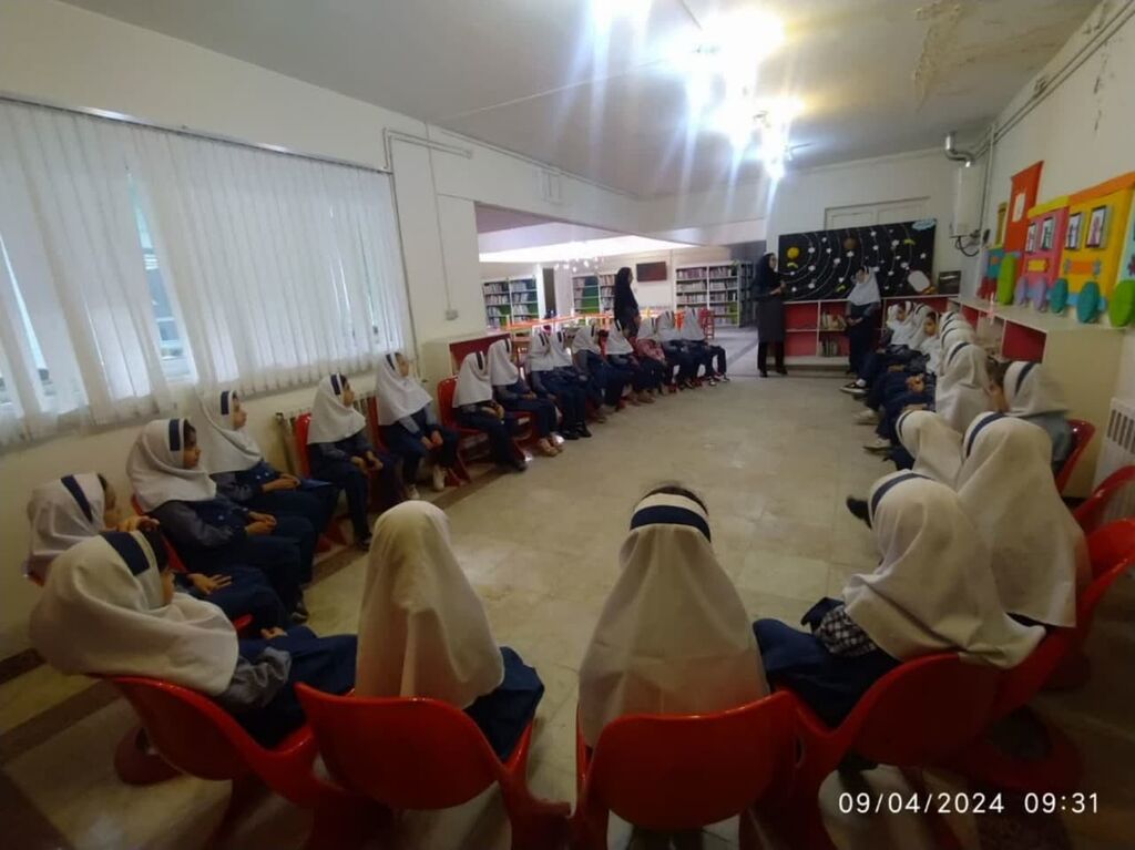 اجرای برنامه "من یک فضا نوردم" به مناسبت روز جهانی فضانوردان