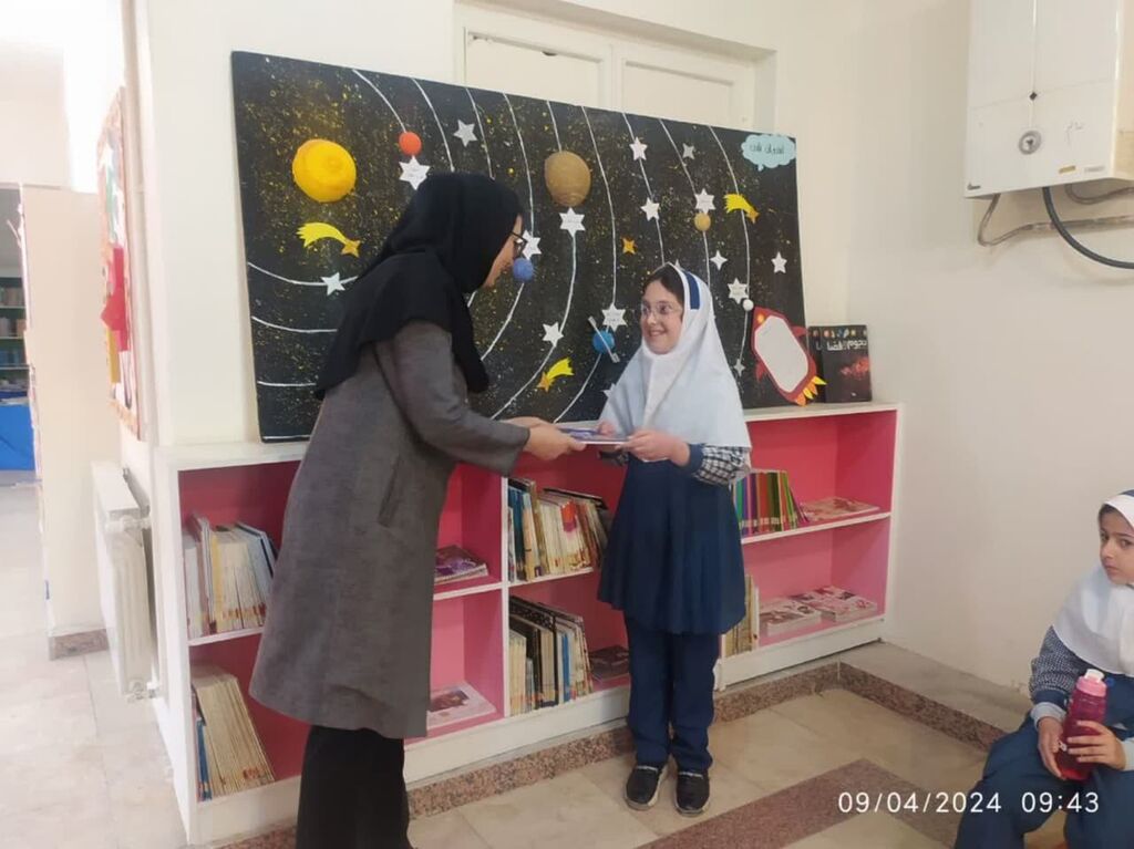 اجرای برنامه "من یک فضا نوردم" به مناسبت روز جهانی فضانوردان