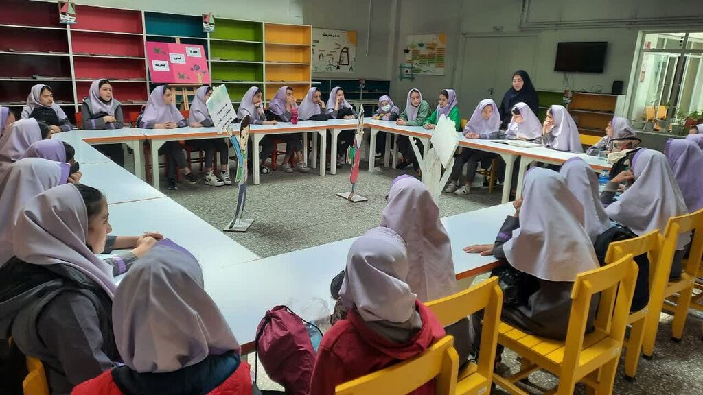 اجرای برنامه "من یک فضا نوردم" به مناسبت روز جهانی فضانوردان