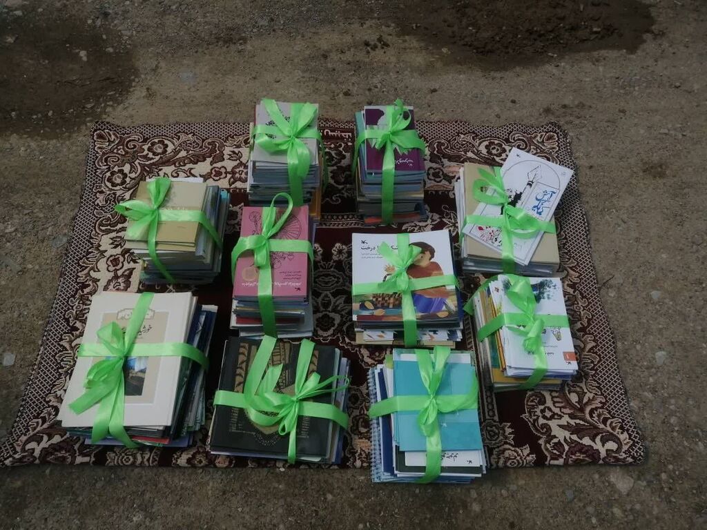 قفسهی کتاب خیرین پای کار کتاب کودک و نوجوان آمدند/ راهاندازی قفسههای کتاب کودک و نوجوان در روستاها و مناطق کمبرخوردار کرمانشاه