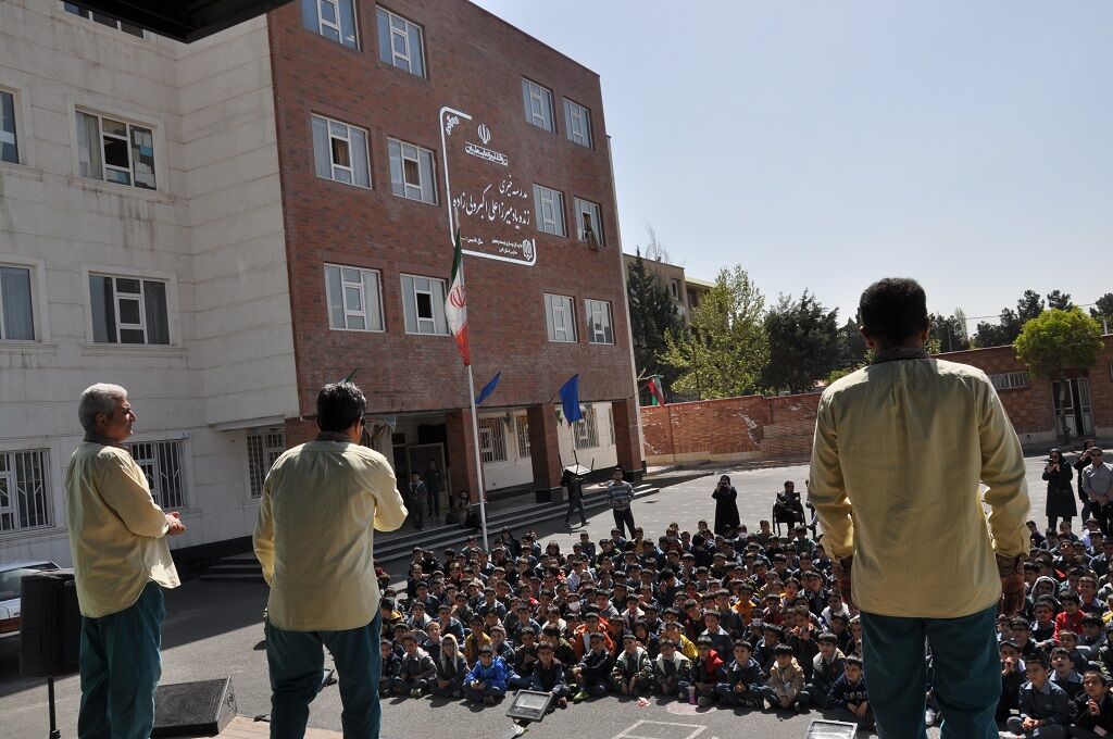 تماشاخانه سیار کانون میهمان کودکان البرزی شد