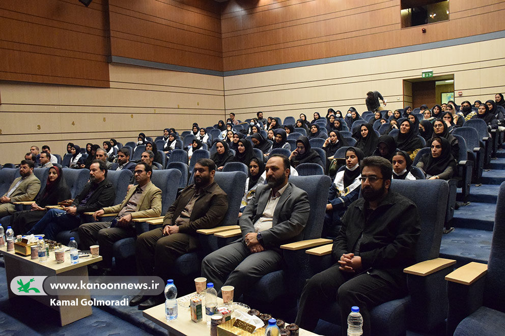 دستاوردهای انقلاب با زبان هنر بیان شود