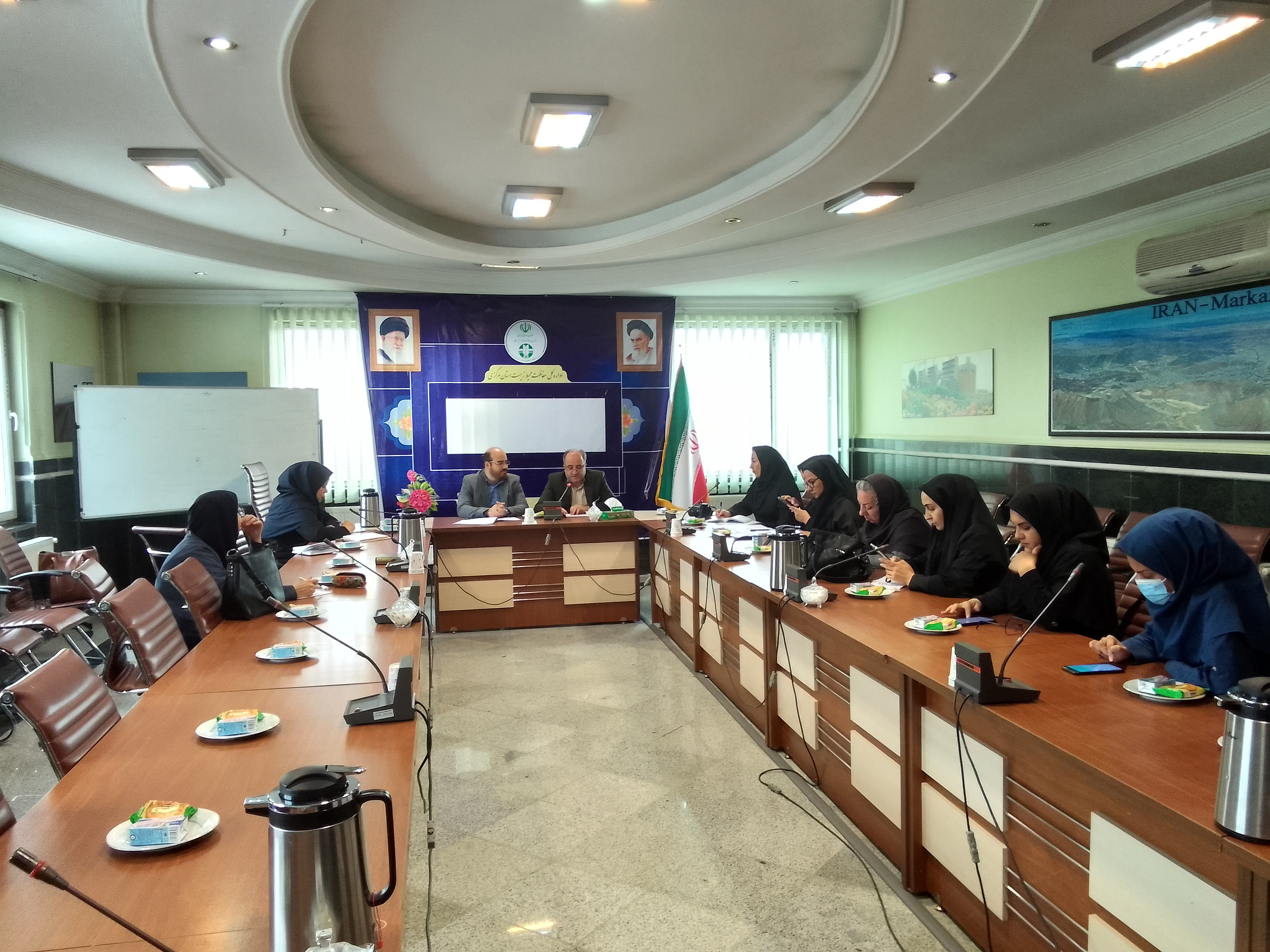 نشست خبری مشترک مدیران کل کانون وحفاظت محیط زیست استان مرکزی با اصحاب رسانه