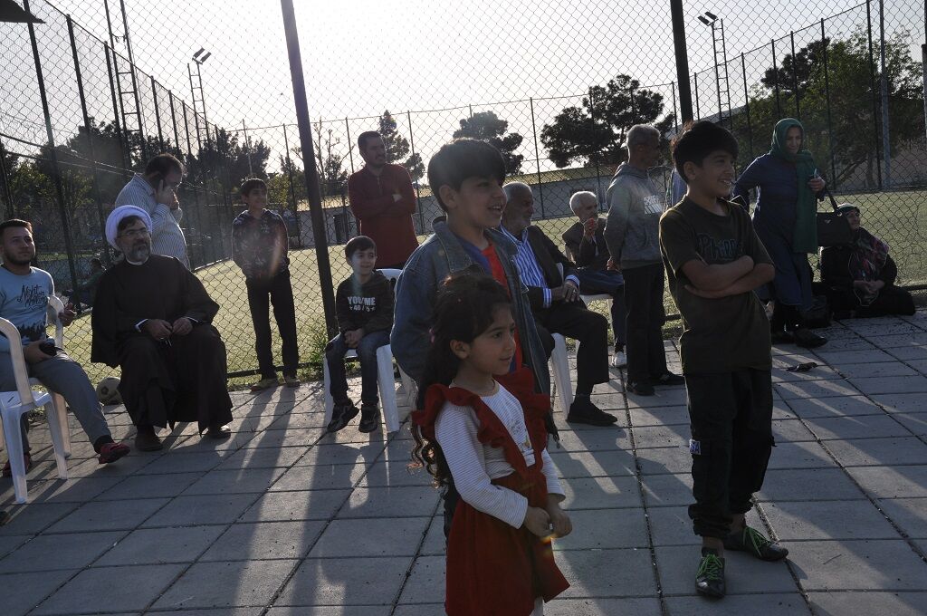 حضور تماشاخانه سیار خلاء کاربری فرهنگی اجتماعی در مناطق کم برخوردار را پر میکند