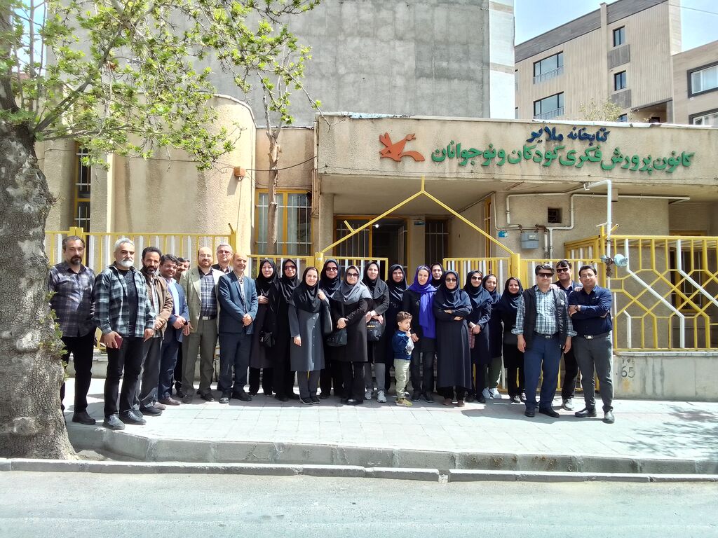 بازدید مرکز یک ملایر-مرکزی بازدید کارکنان کانون استان مرکزی از قدیمی ترین مرکز کانون شهرستان ملایر