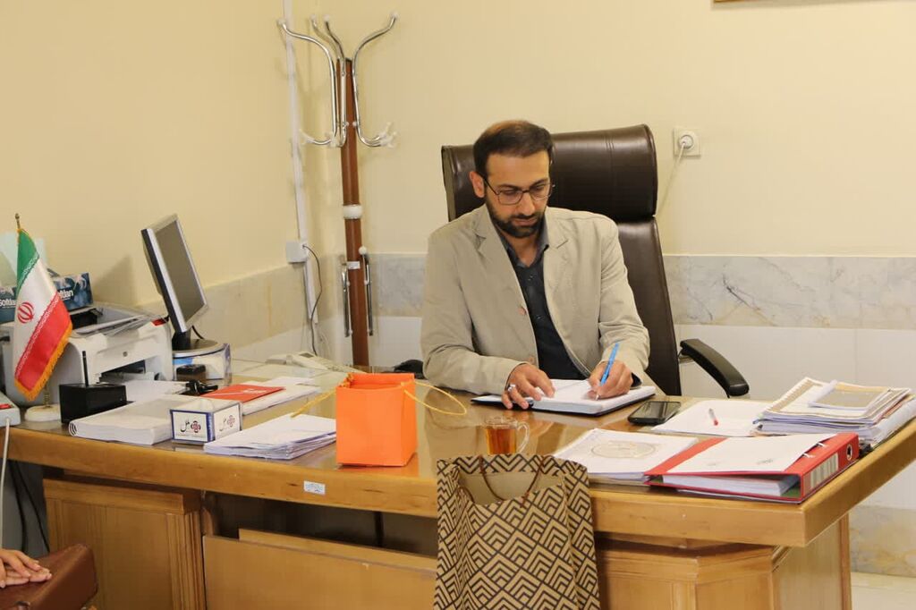 نشست مدیرکل کانون پرورش فکری کودکان و نوجوانان با فرماندار فرخشهر