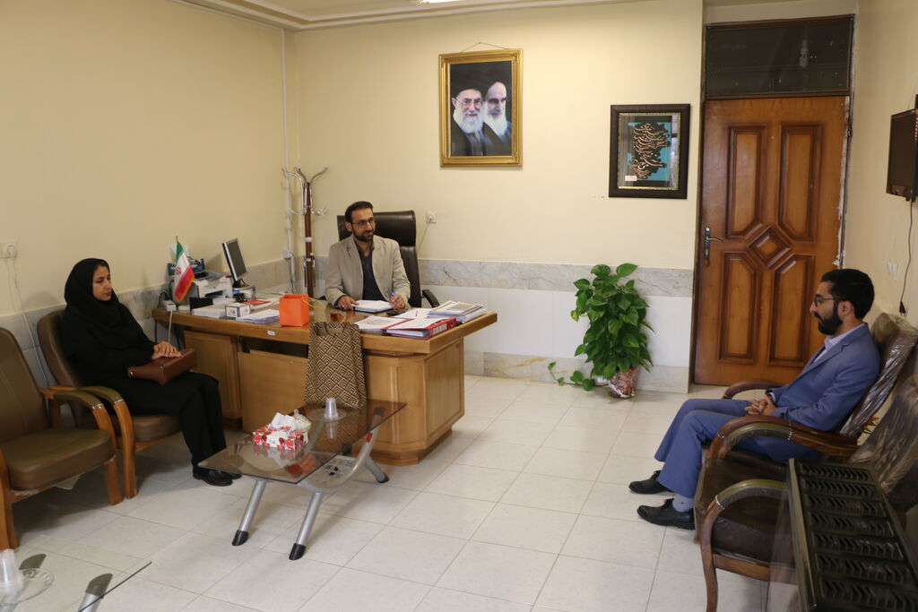 نشست مدیرکل کانون پرورش فکری کودکان و نوجوانان با فرماندار فرخ‌شهر