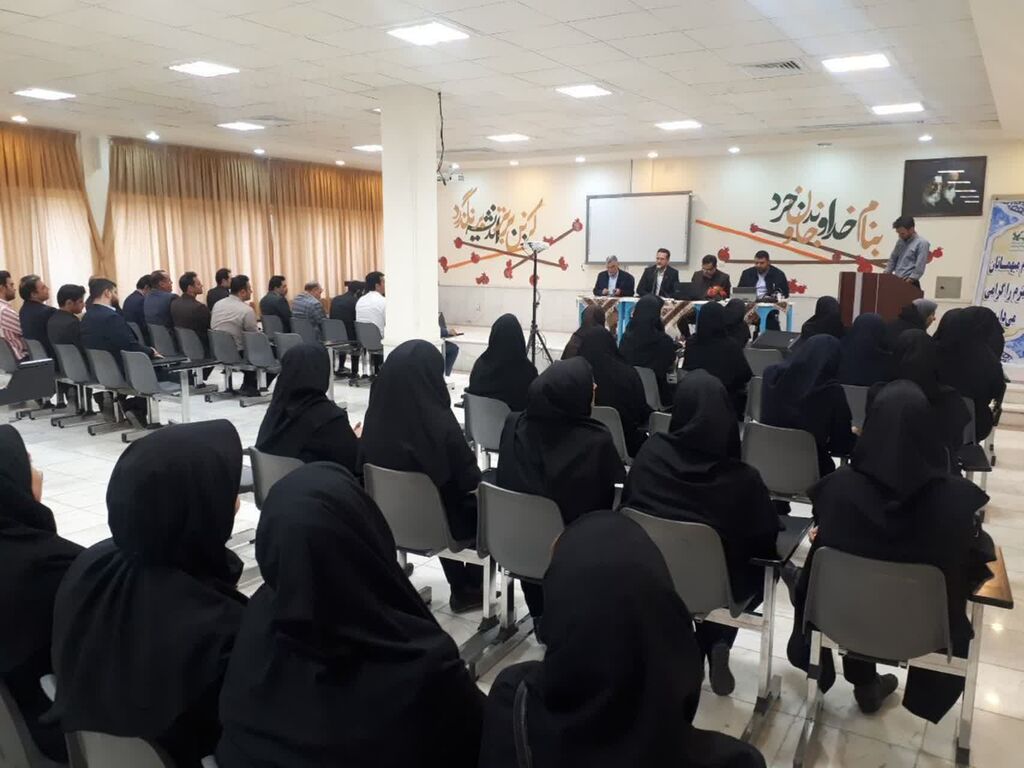 نشست با مسئولان کانون کشور نشست مسئولان کانون کشور با جمعی از کارکنان کانون کرمانشاه