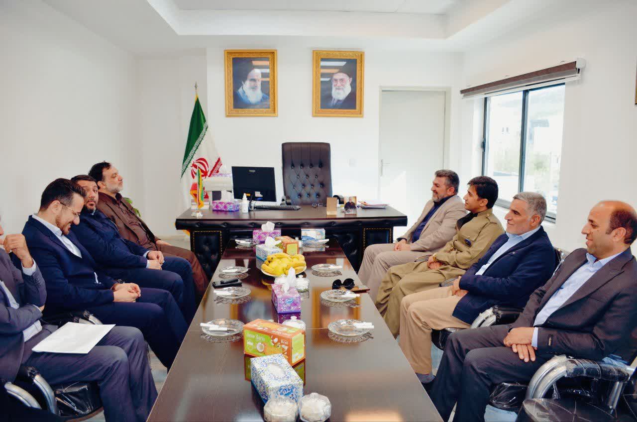 دیدار مسئولان کانون کشور با فرماندار ثلاثباباجانی