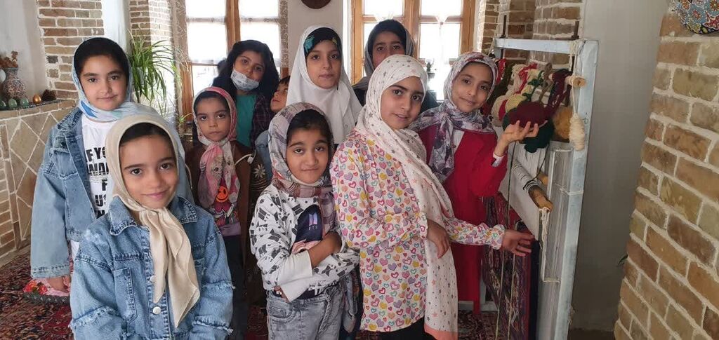 بازدید اعضای کانون تویسرکان از خانه 170 ساله اقتداری