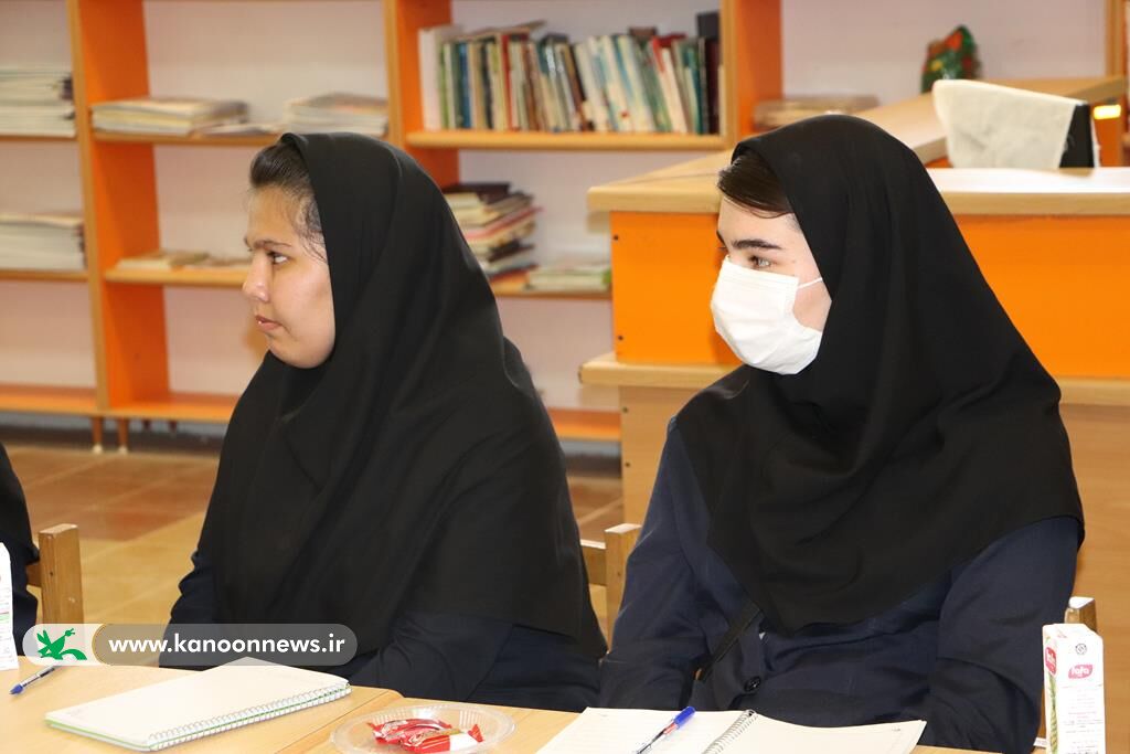 نشست صمیمی اعضای شورای دانشآموزی شهرستان آققلا با مدیرکل کانون گلستان