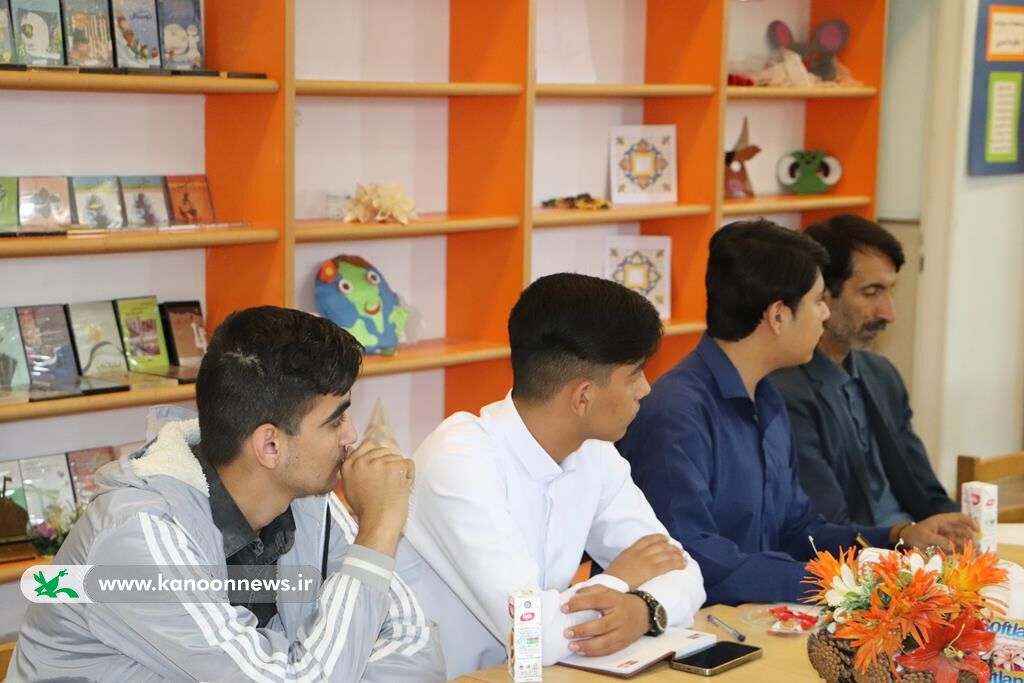 نشست صمیمی اعضای شورای دانشآموزی شهرستان آققلا با مدیرکل کانون گلستان