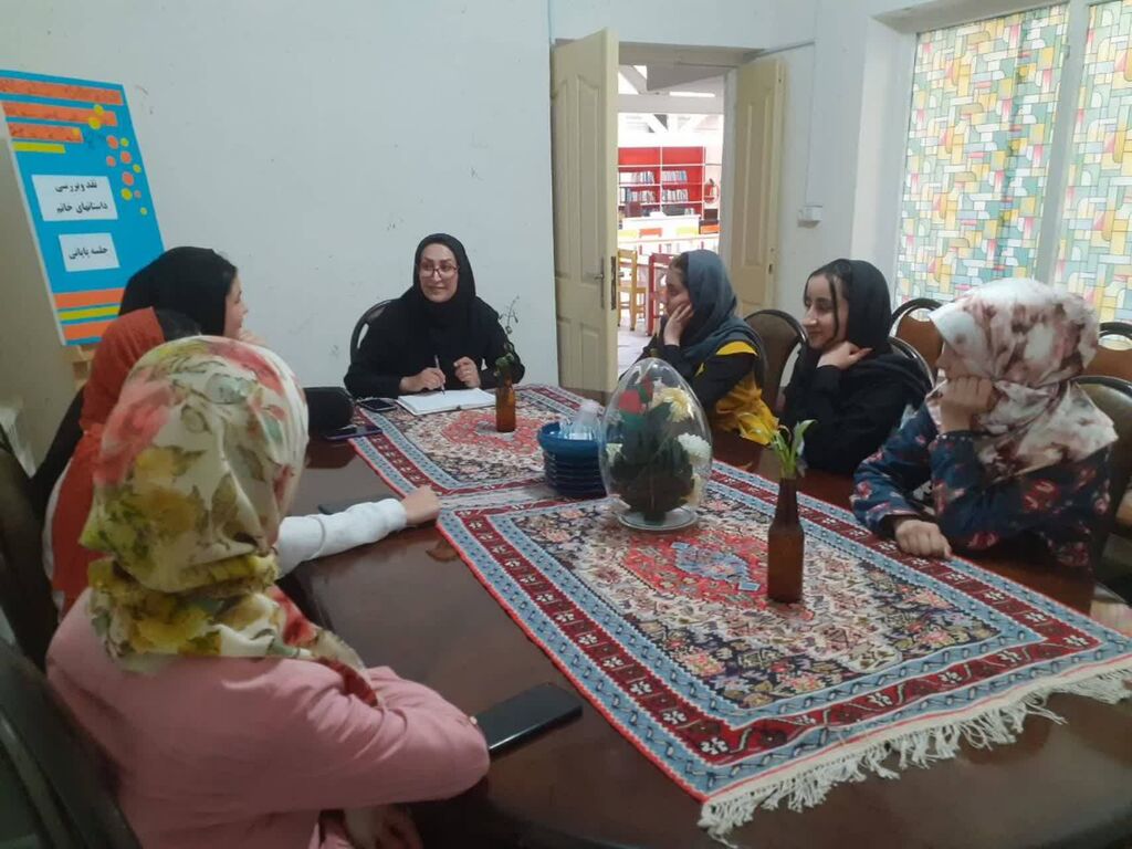 انجمن ادبی خاتم آخرین جلسه ادبی جشنواره خاتم برگزار شد