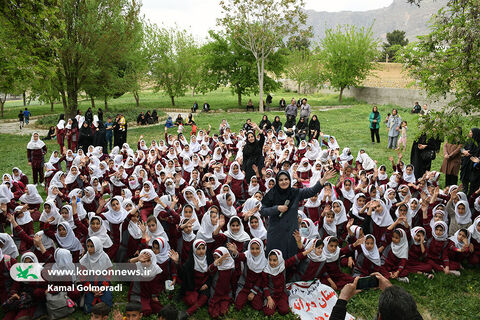 شادی بچه های محله اسدآبادی و کرگانه خرم آباد با حضورتماشاخانه کانون - آلبوم 12