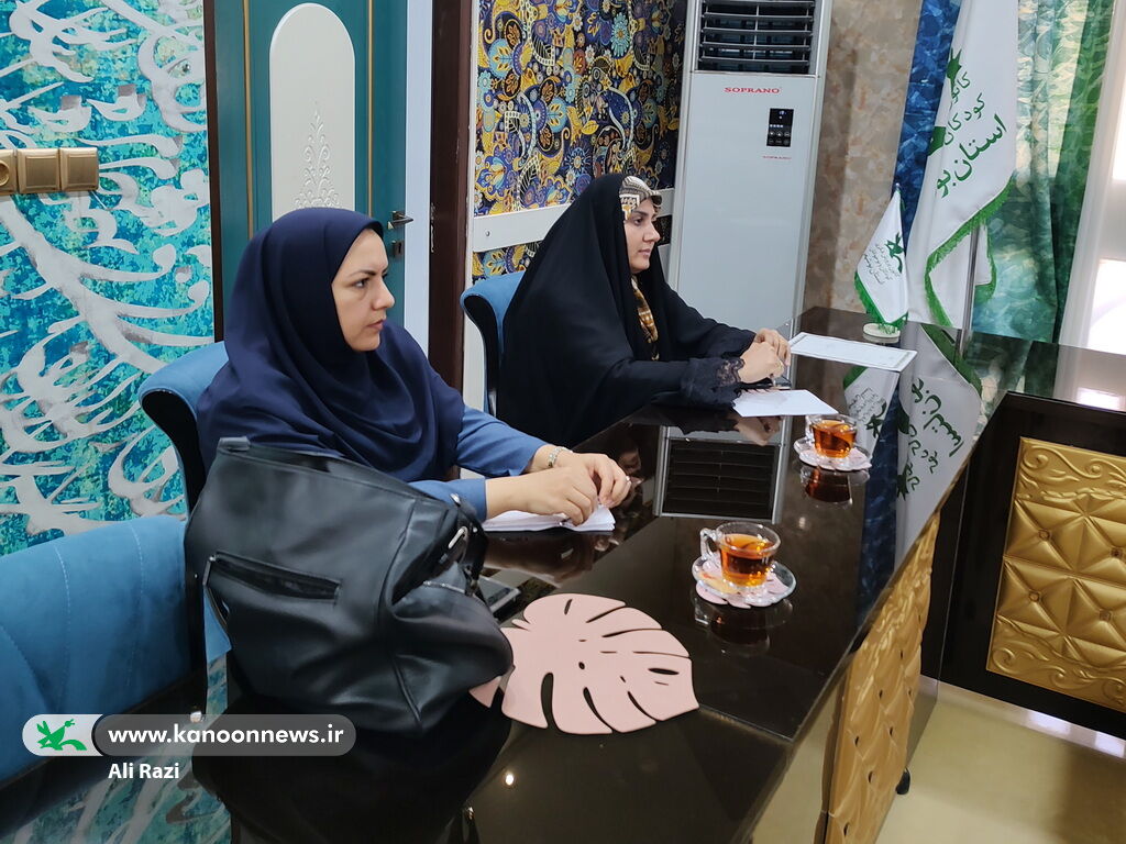 نشست هم اندیشی مدرسان و مدیر کانون زبان بوشهر با مدیرکل کانون استان