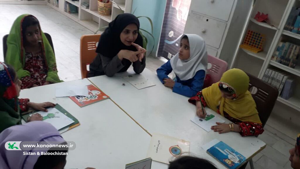 ورقی از گلستان سعدی به اعضای کانون پرورش فکری سیستان و بلوچستان رسید