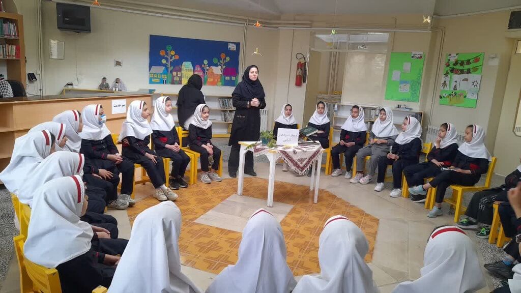 یک شنبه قرآنی با قصه گلدان خالی در مرکز سامن برگزار شد