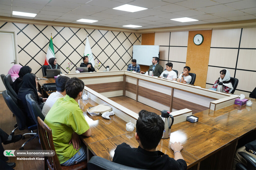 نشست ادبی «تا درخت گل» برگزار شد