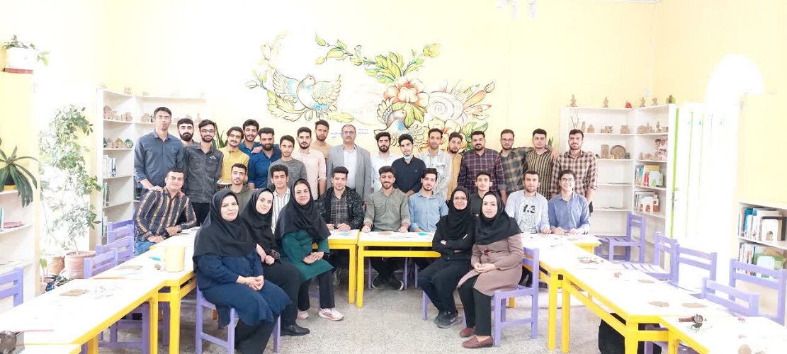 بازدید دانشجومعلمان دانشگاه فرهنگیان از کانون پرورش فکری نجف آباد