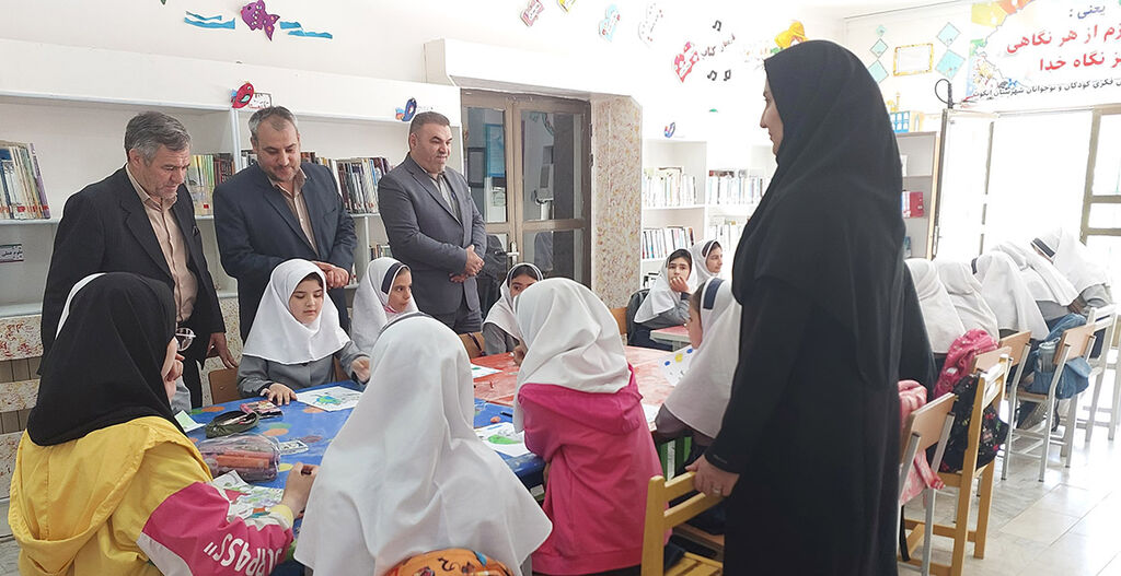 برپایی ایستگاه نقاشی زمین پاک با حضور فرماندار انگوت
