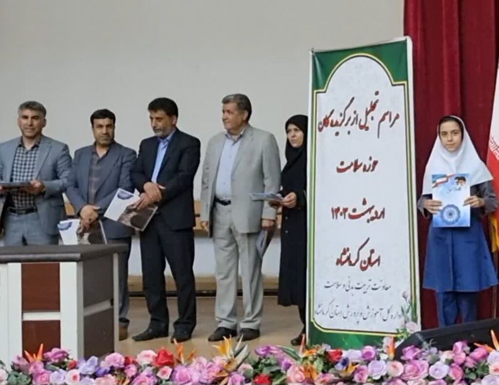 راهیابی به جشنواره کشوری عضو مرکز سرپلذهاب قصهگوی برتر جشنوارهی سفیران سلامت استان