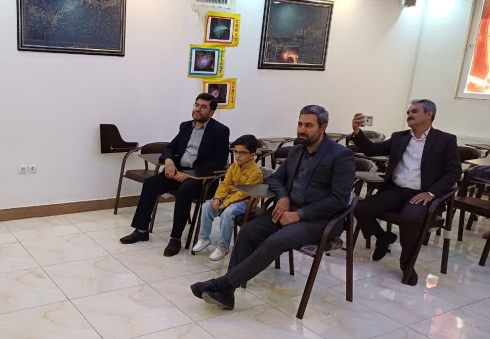 گسترش فعالیت های علمی و پژوهشی کودک ونوجوان در خرم آباد