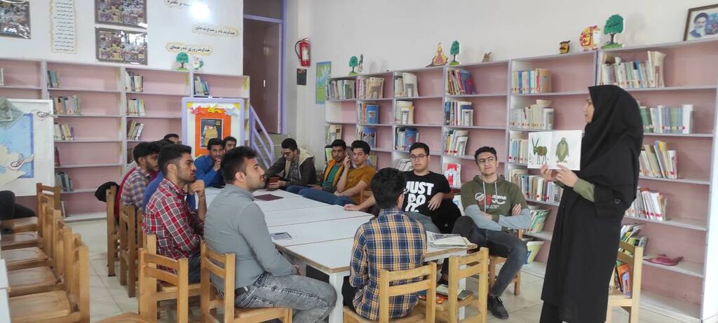 بازدید دانشجو معلمان از کانون مرکز اقلید
