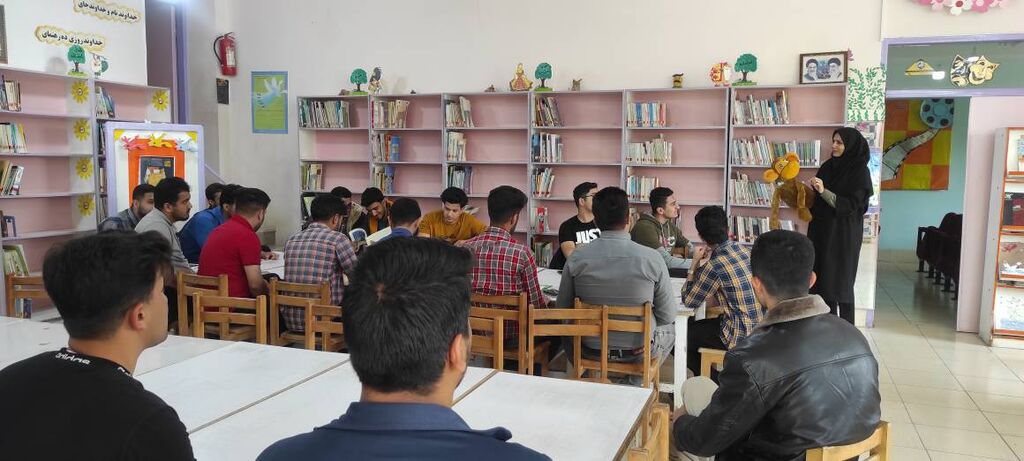 بازدید دانشجو معلمان از کانون مرکز اقلید