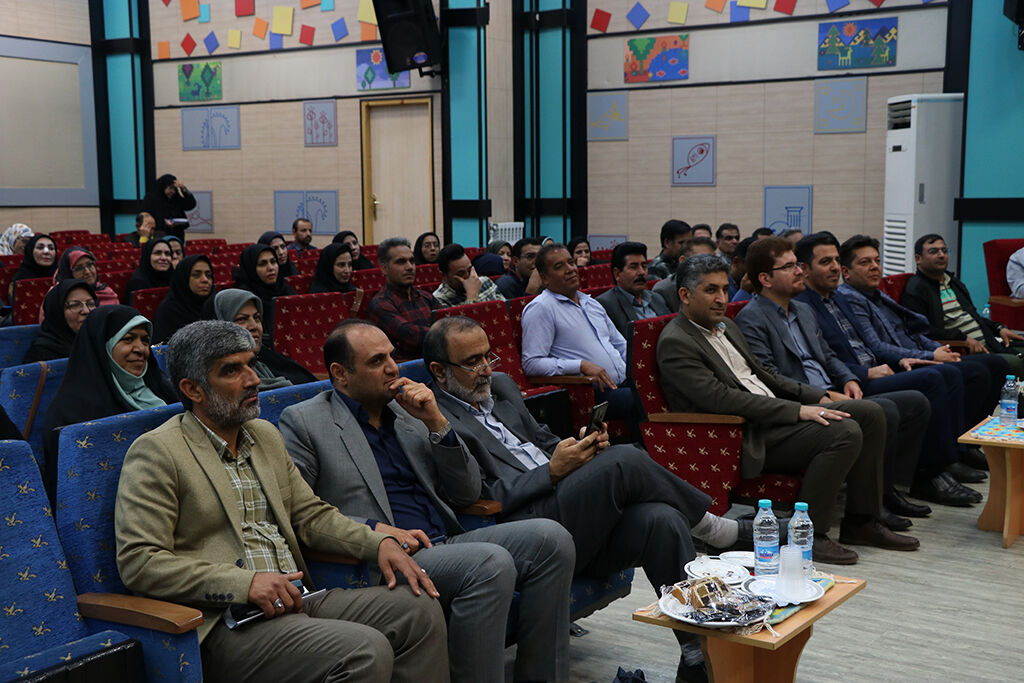 گردهمآیی مدیرعامل کانون با مربیان مراکز کرمان برگزار شد