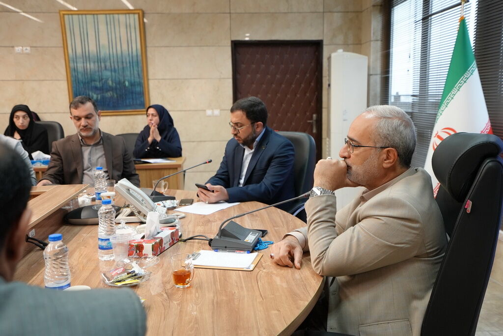 مدیرعامل کانون با امامجمعه و استاندار کرمان دیدار کرد