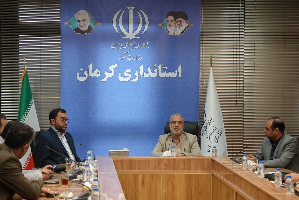 مدیرعامل کانون با امامجمعه و استاندار کرمان دیدار کرد