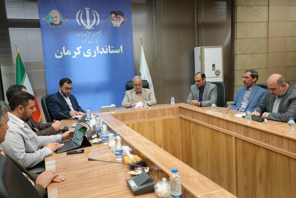 مدیرعامل کانون با امامجمعه و استاندار کرمان دیدار کرد