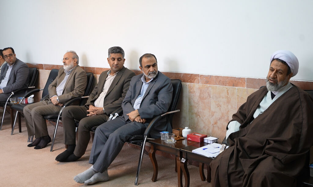 مدیرعامل کانون با امامجمعه و استاندار کرمان دیدار کرد