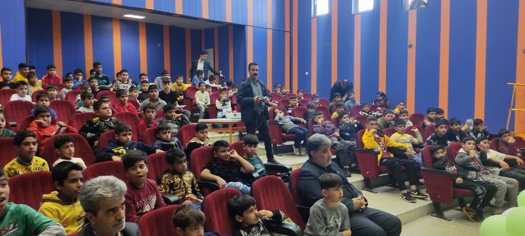 یکصدا ایران ویژهبرنامهی "یکصدا ایران" در مرکز شماره ۱۱ کرمانشاه