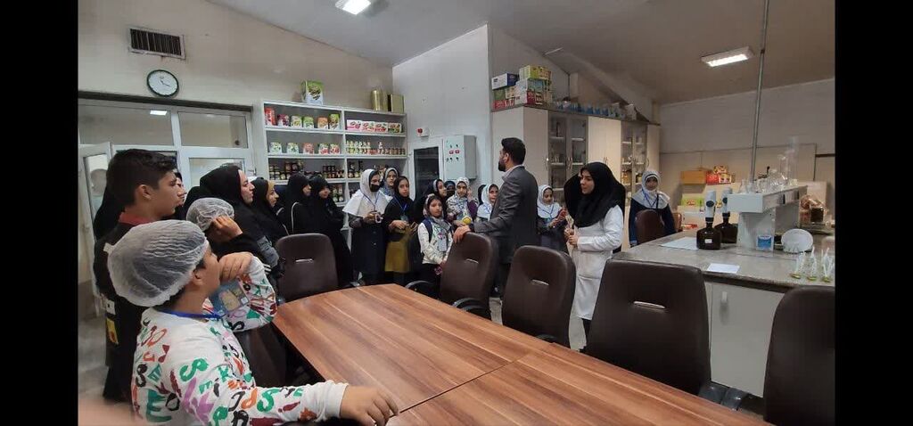 اولین دورهمی کانونیاران به شیرینی گیلاس و ملسی خیارشور!