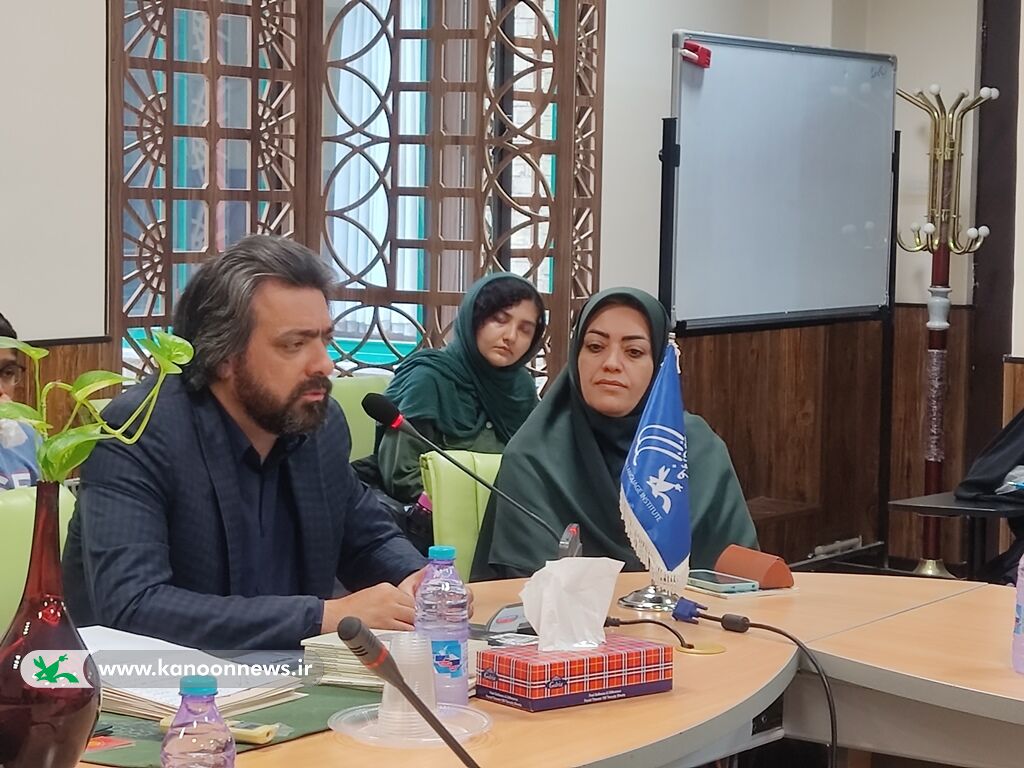 کتاب «شب نرمنرم از پشت کوه آمد» در کرمان نقد و بررسی شد