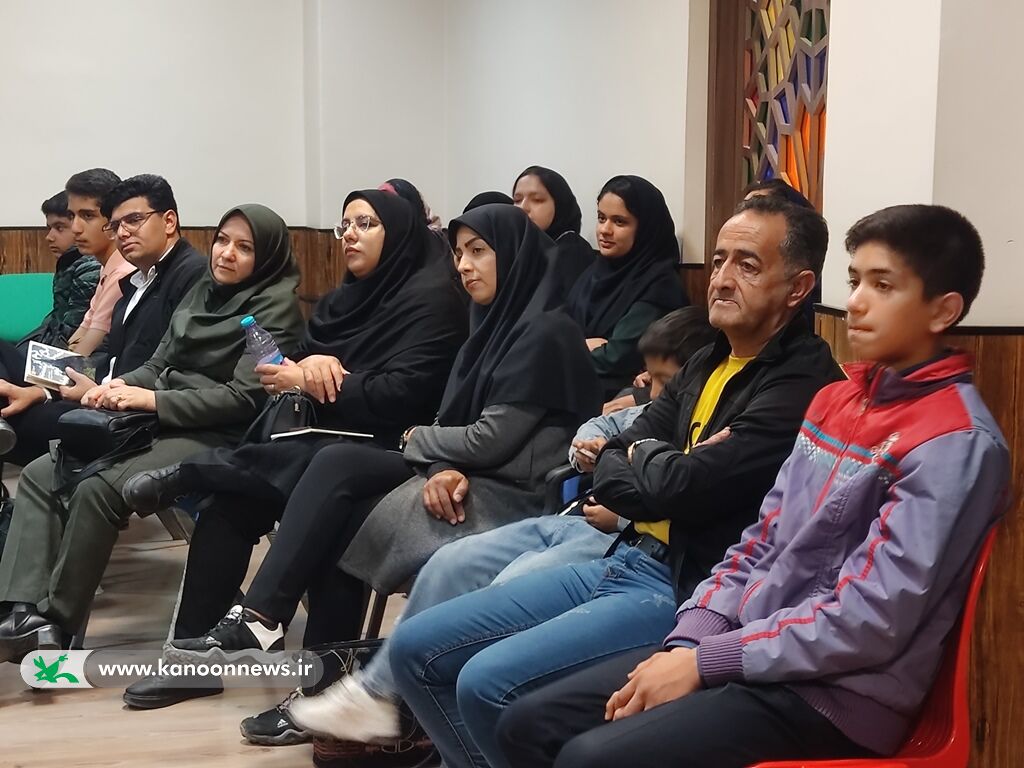 کتاب «شب نرمنرم از پشت کوه آمد» در کرمان نقد و بررسی شد