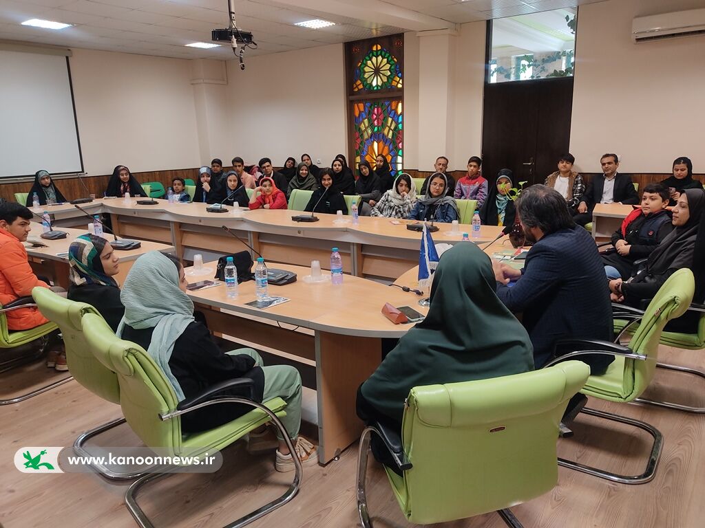 کتاب «شب نرمنرم از پشت کوه آمد» در کرمان نقد و بررسی شد