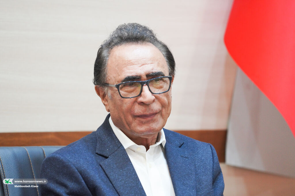 اسماعیل آذر مشاعره را به کانون میآورد