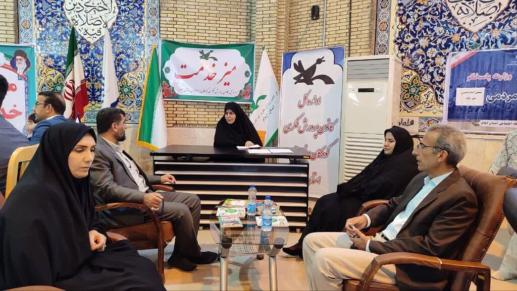 به مناسبت فرارسیدن هفته معلم ، میز خدمت کانون استان برگزار شد