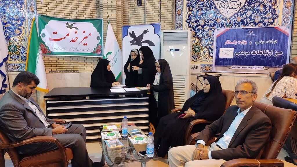 تت به مناسبت فرارسیدن هفته معلم ، میز خدمت کانون استان برگزار شد