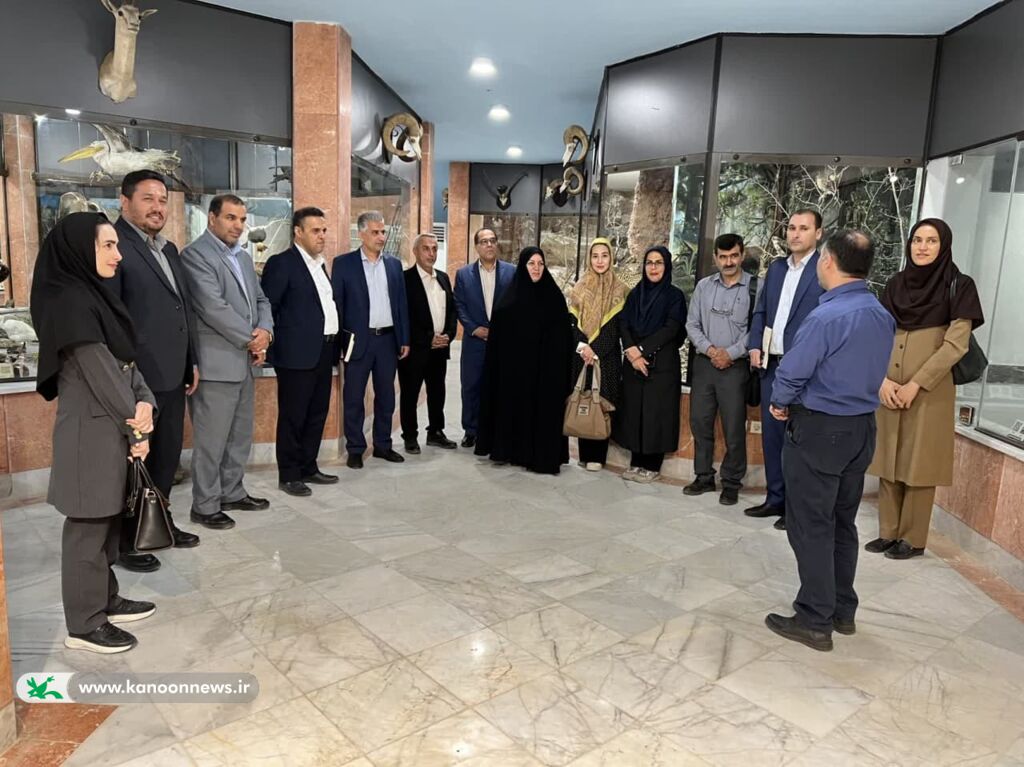 نشست مسئولین خانههای محیط زیست با مربی مسوولان کانون گلستان