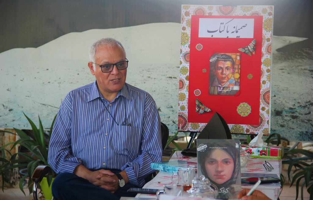 آغاز پژوهش و نگارش کتاب امام قلی خان با حضور پرویز امینی نویسنده مطرح  کودک ونوجوان نگارش داستان امام قلی خان قهرمان مبارزه با استعمار در خلیج فارس
