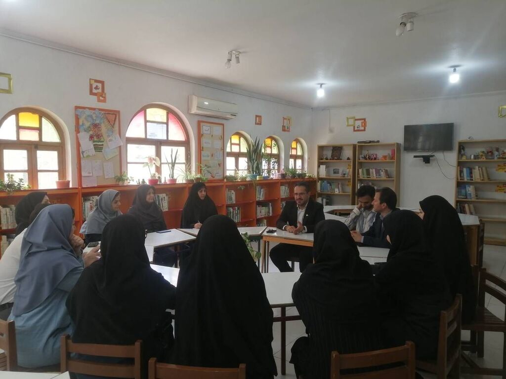 بازدید کارشناسان همدان بازدید مربیان و کارشناسان کانون همدان از مراکز کانون کرمانشاه
