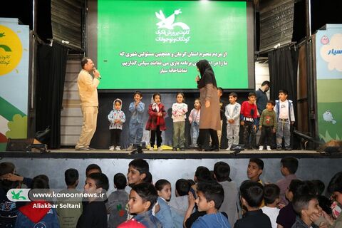 پنجمین روز حضور تماشاخانه سیار کانون پرورش در کرمان