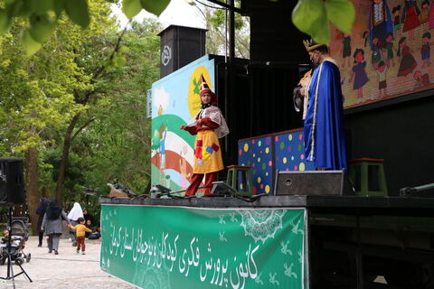 ششمین روز حضور تماشاخانه سیار کانون پرورش فکری در کرمان