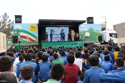ششمین روز حضور تماشاخانه سیار کانون پرورش فکری در کرمان