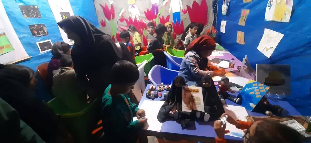 بر پایی ایستگاه نقاشی در حاشیهی یادواره ۴۲۲ شهید شهرستان کهگیلویه