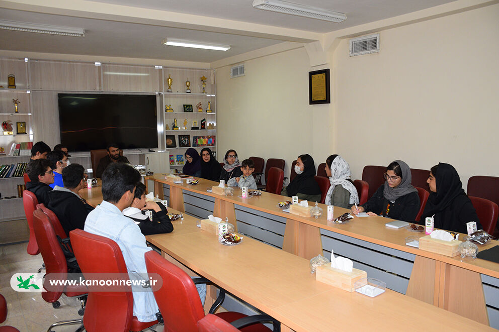 نشست هم اندیشی نوجوان با مدیر کل کانون لرستان