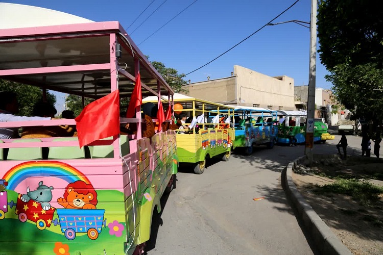 کارناوال شادی و عروسکی برگزار شد